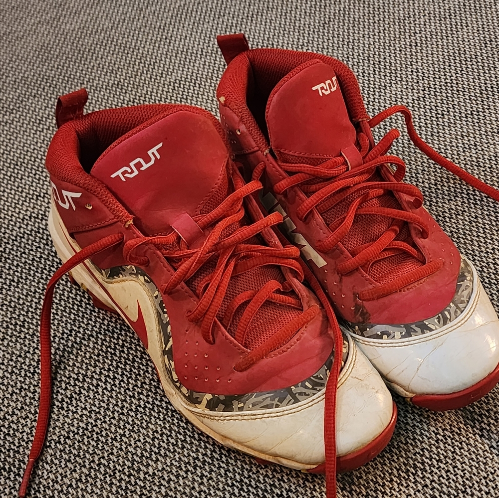 Nike Trout boys baseball cleats size 4.5Y